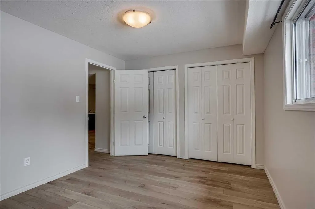 5219 & 5221 41 Street Innisfail AB T4G1G3