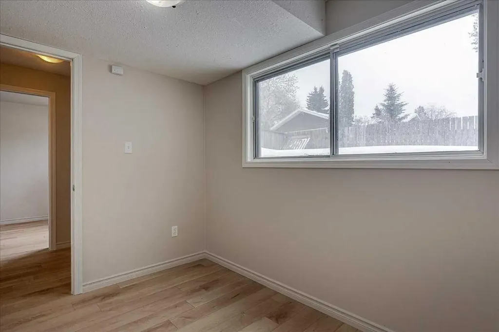 5219 & 5221 41 Street Innisfail AB T4G1G3