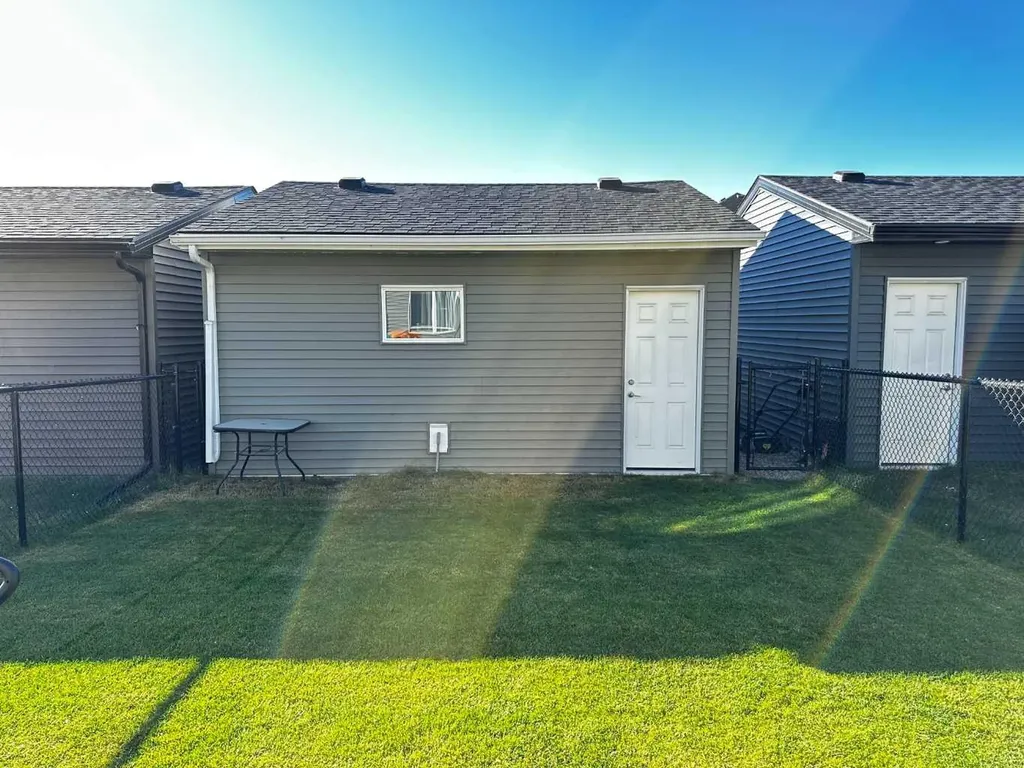 281 Waterford Boulevard Chestermere AB T1X2P8