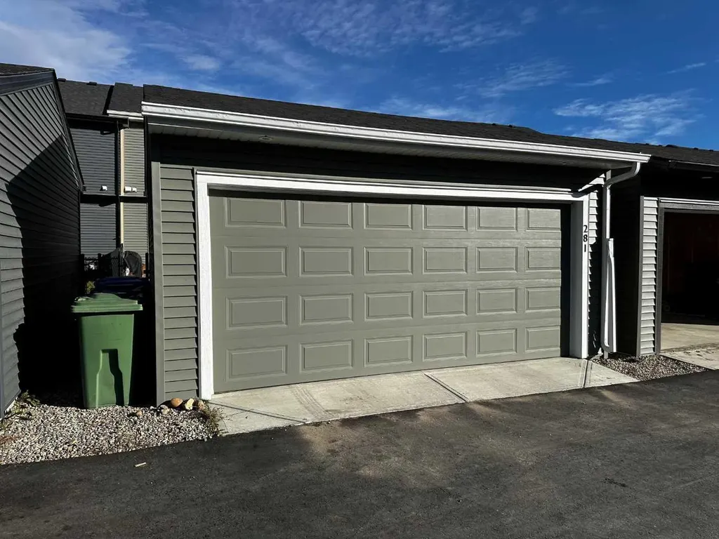 281 Waterford Boulevard Chestermere AB T1X2P8