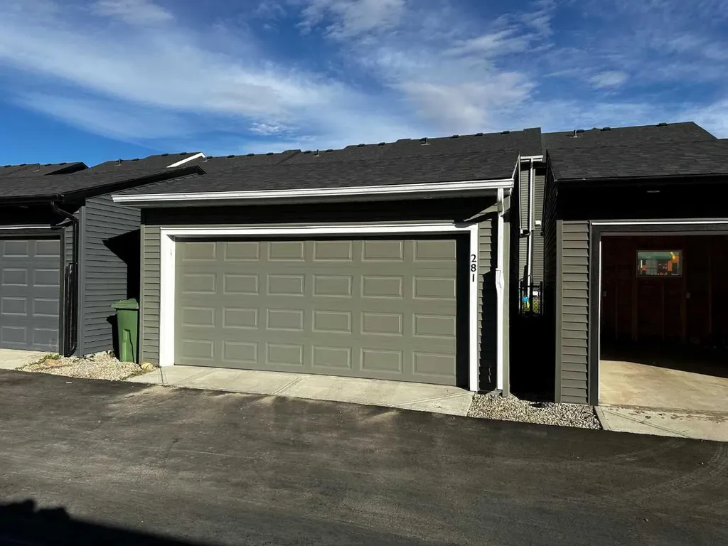 281 Waterford Boulevard Chestermere AB T1X2P8