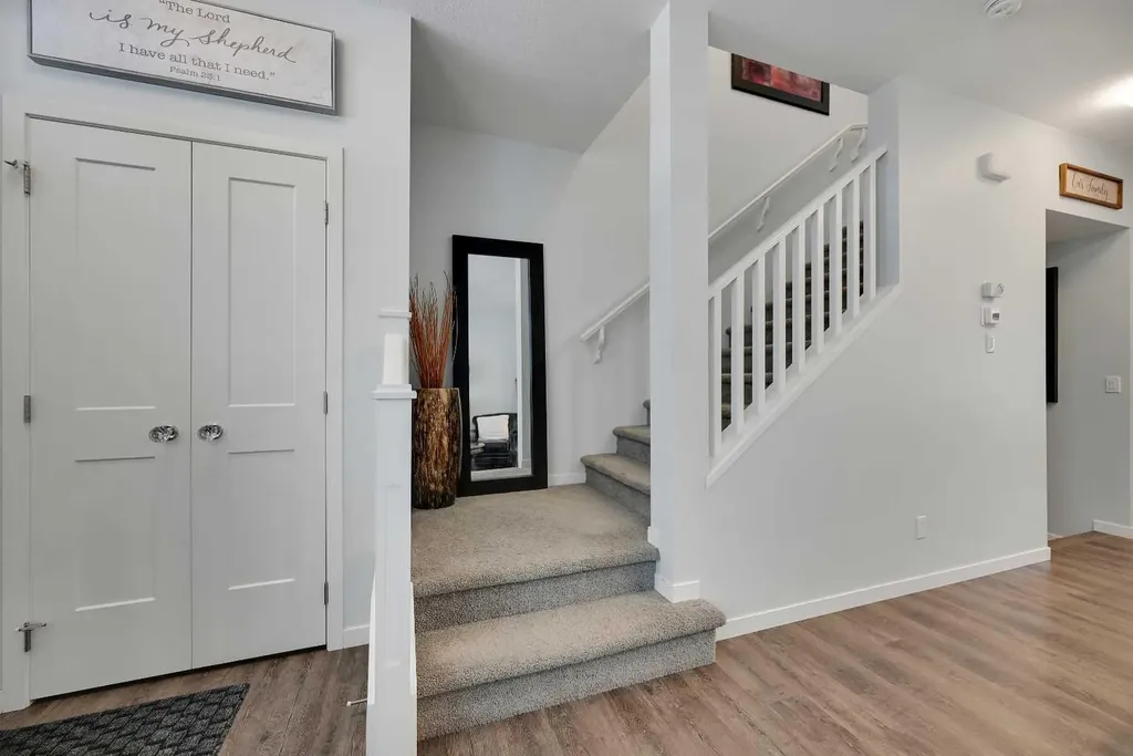 221 Ellen Way Crossfield AB T0M0S0