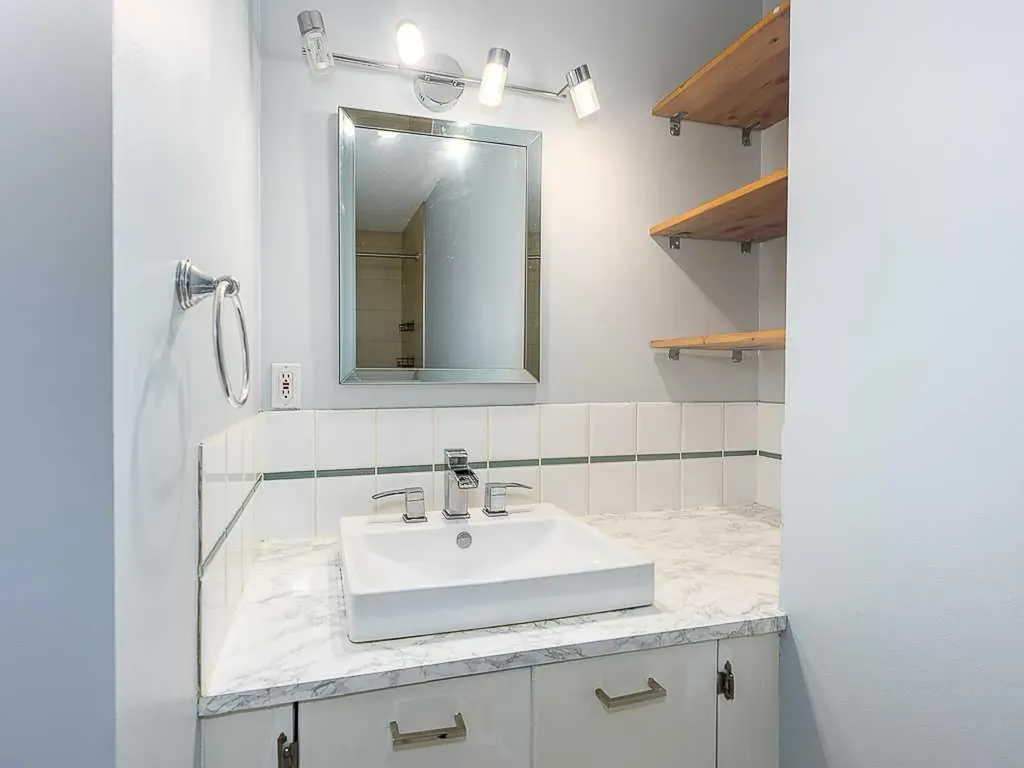 4328 75 Street NW Calgary AB T3B 2M8
