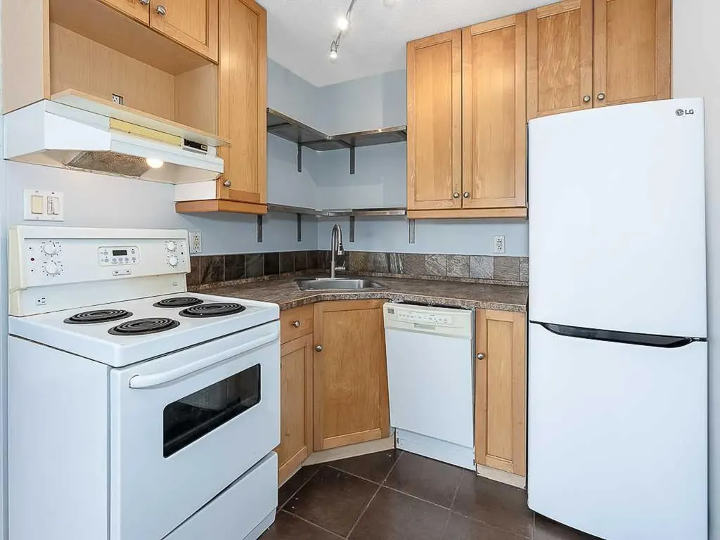 4328 75 Street NW Calgary AB T3B 2M8