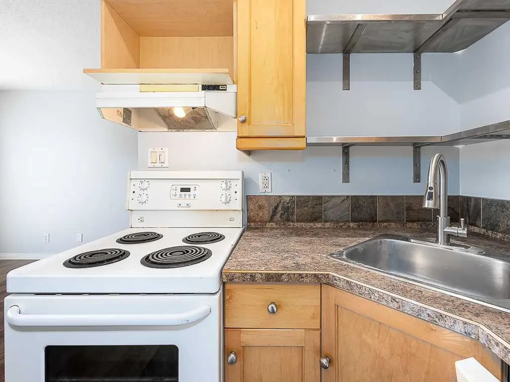 4328 75 Street NW Calgary AB T3B 2M8
