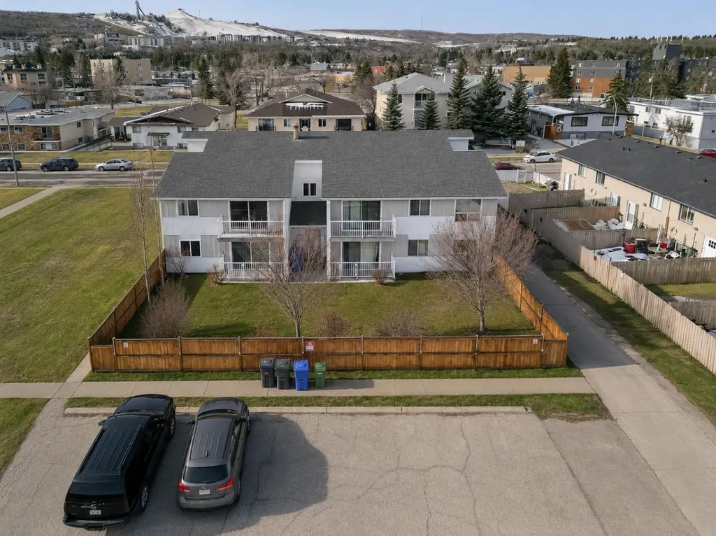 4328 75 Street NW Calgary AB T3B 2M8