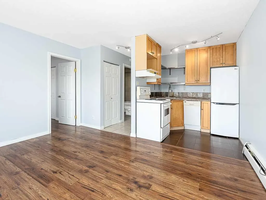 4328 75 Street NW Calgary AB T3B 2M8
