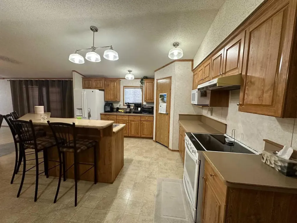 452 1st Street SW Falher AB T0H 1M0
