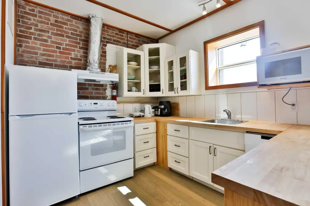 320 Railway Avenue Granum AB T0L 1A0