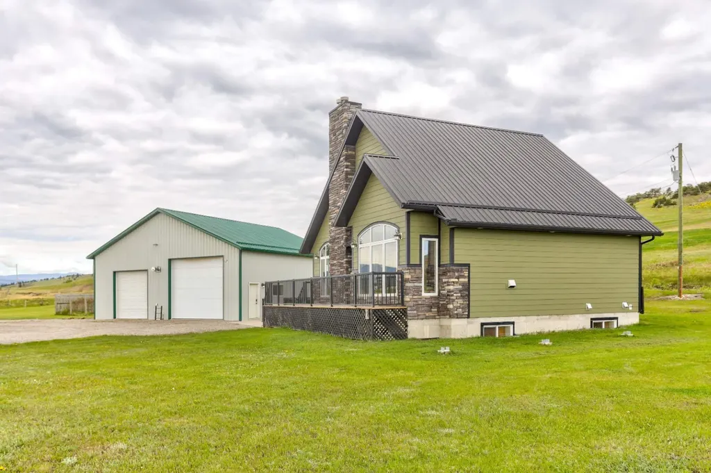 2222 Twp Road 7-5 Lundbreck AB T0K 0H0