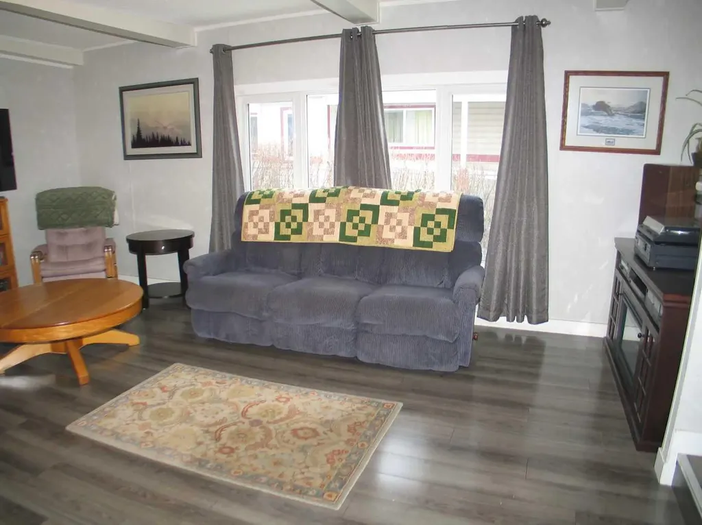 3223 83 Street NW Calgary AB t3b 5n1