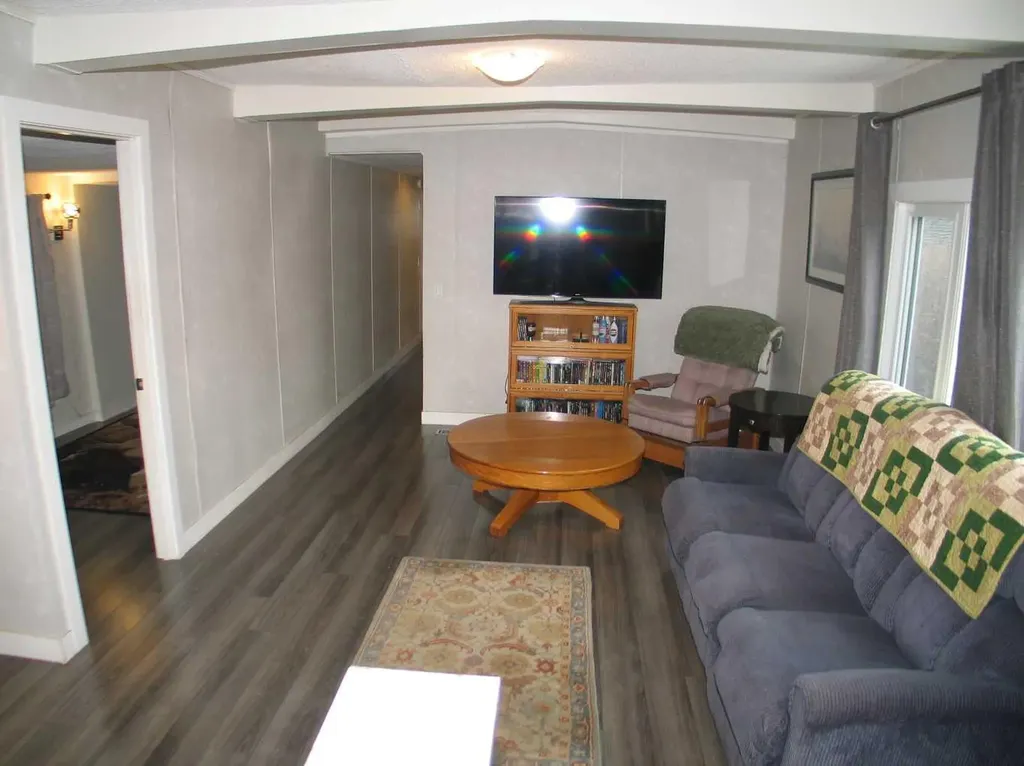 3223 83 Street NW Calgary AB t3b 5n1