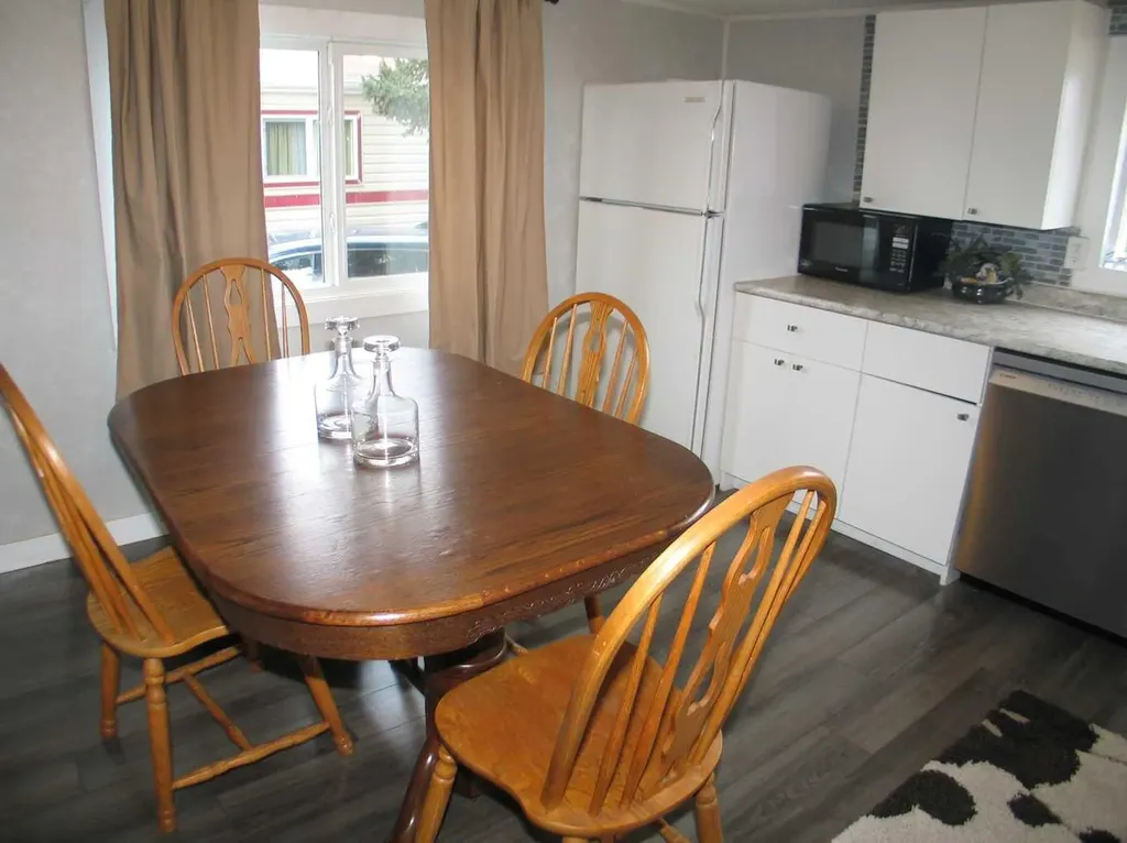 3223 83 Street NW Calgary AB t3b 5n1