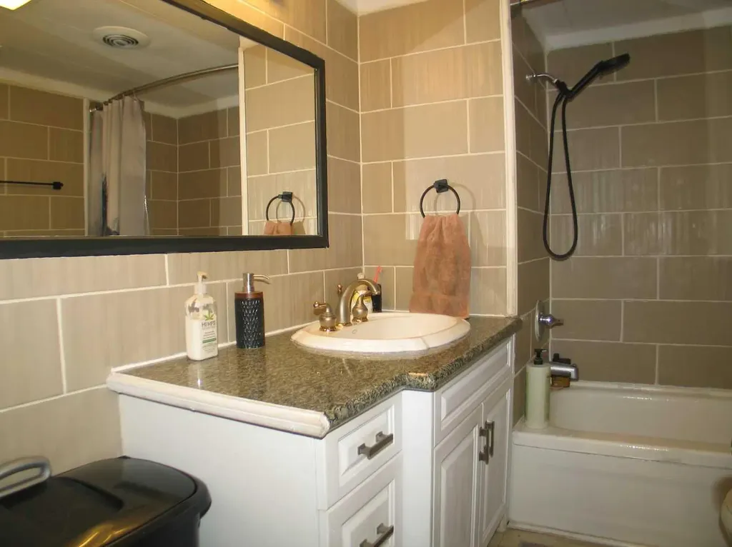 3223 83 Street NW Calgary AB t3b 5n1