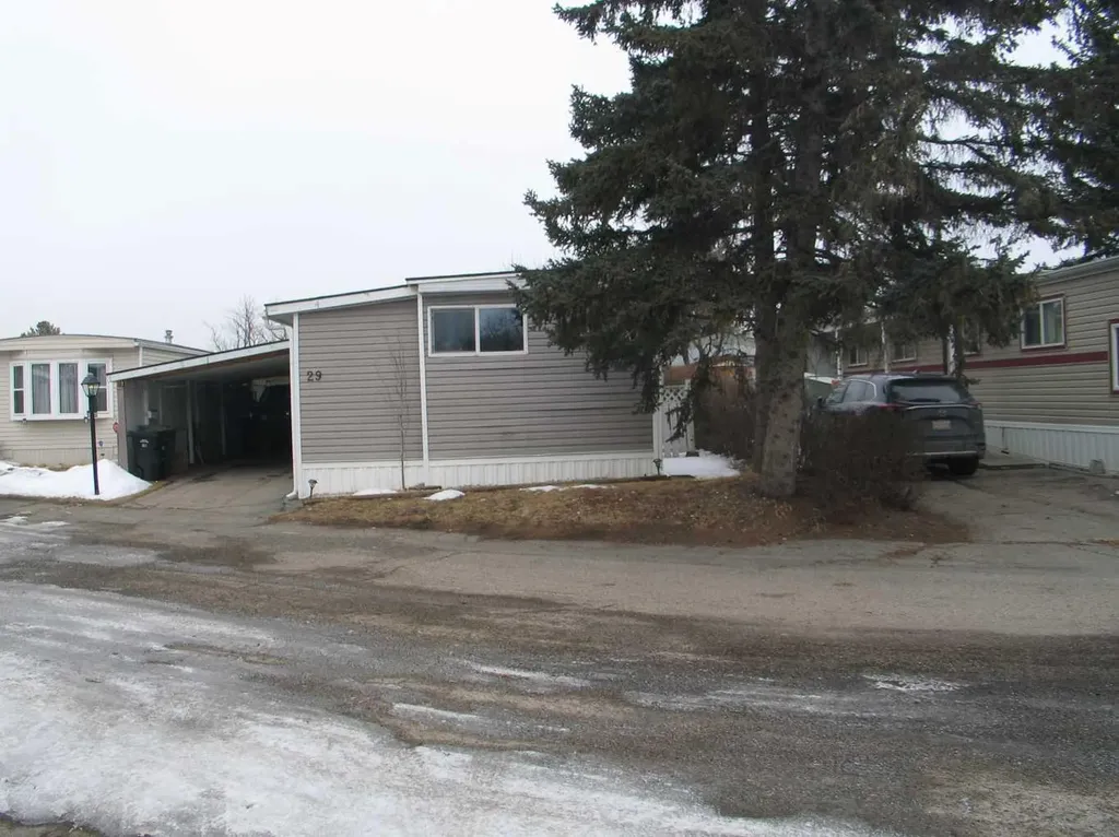 3223 83 Street NW Calgary AB t3b 5n1
