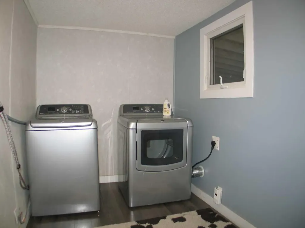 3223 83 Street NW Calgary AB t3b 5n1