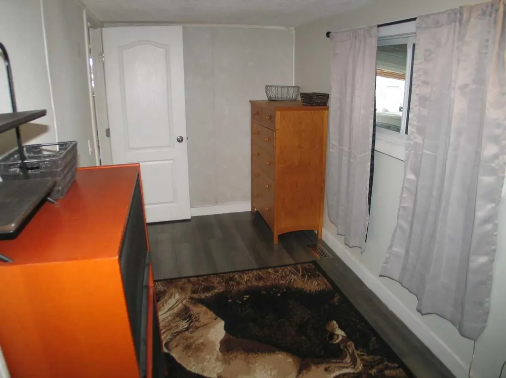 3223 83 Street NW Calgary AB t3b 5n1