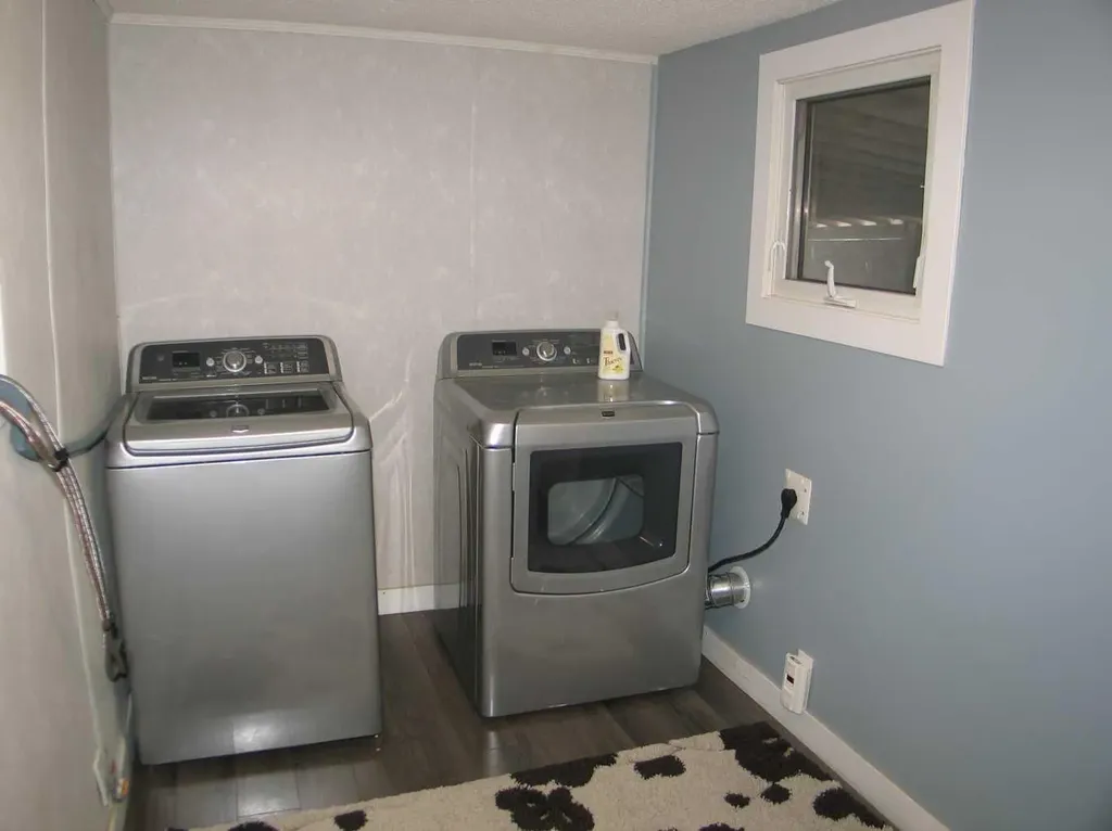 3223 83 Street NW Calgary AB t3b 5n1