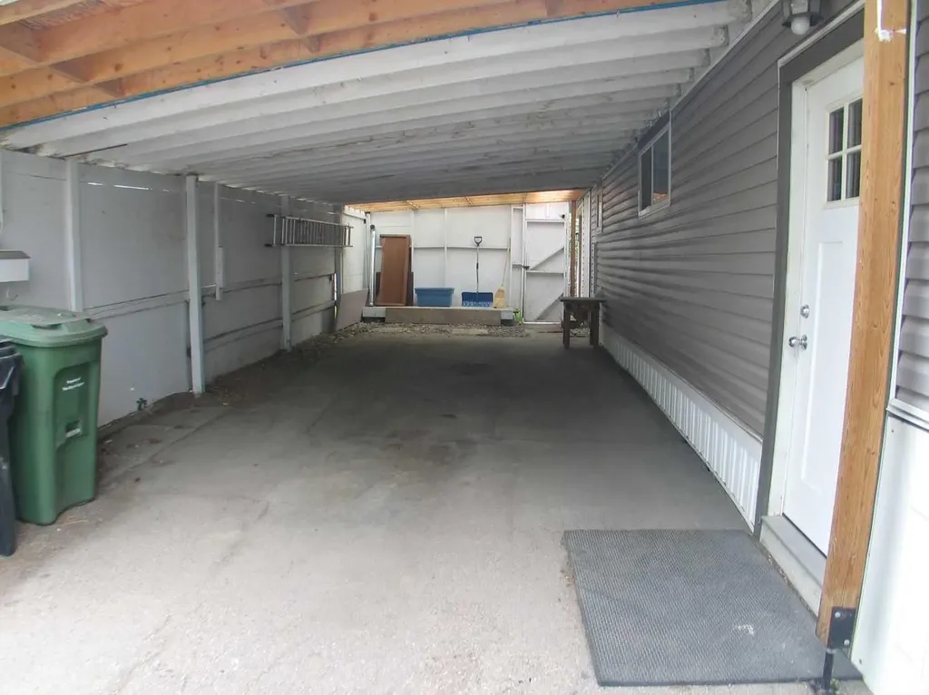 3223 83 Street NW Calgary AB t3b 5n1