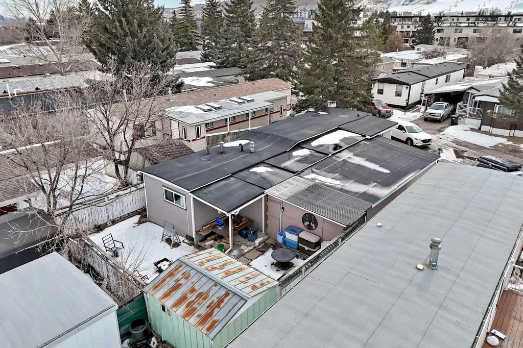 3223 83 Street NW Calgary AB t3b 5n1