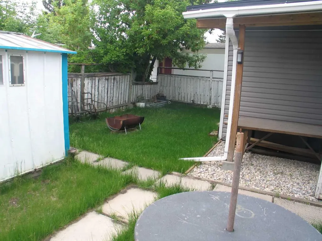 3223 83 Street NW Calgary AB t3b 5n1