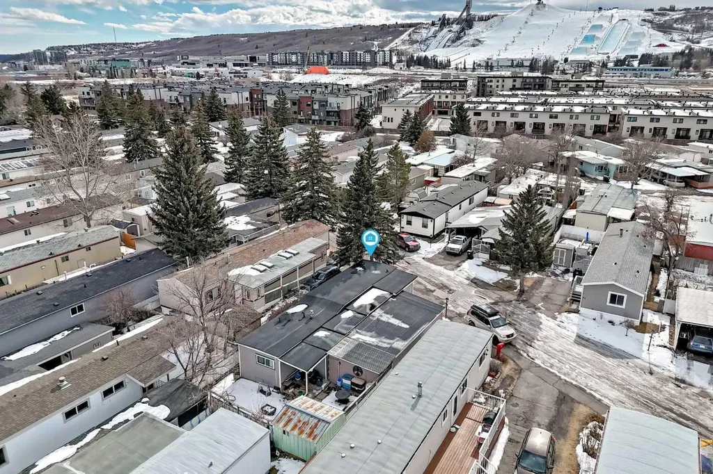 3223 83 Street NW Calgary AB t3b 5n1