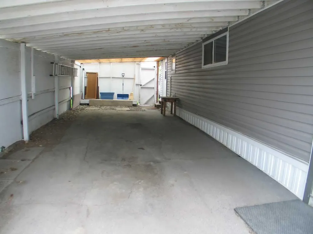 3223 83 Street NW Calgary AB t3b 5n1