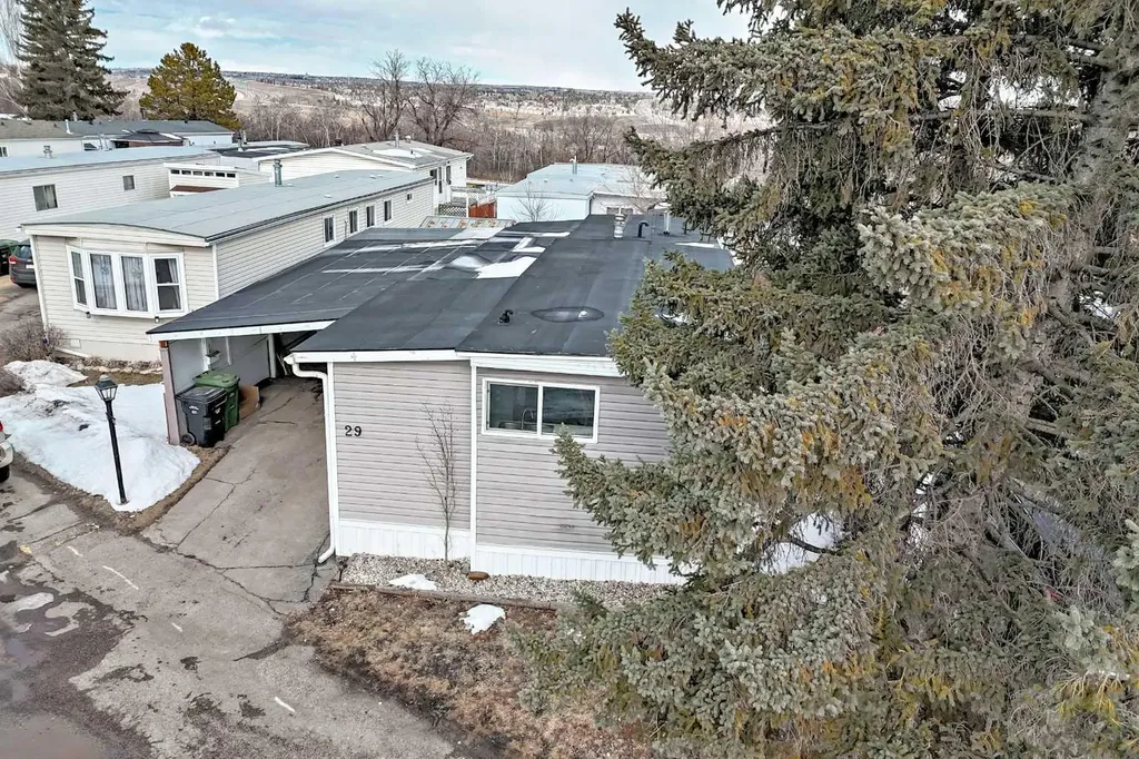 3223 83 Street NW Calgary AB t3b 5n1