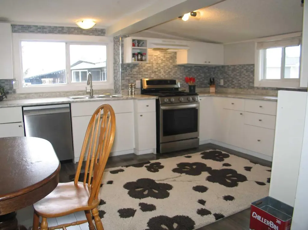 3223 83 Street NW Calgary AB t3b 5n1
