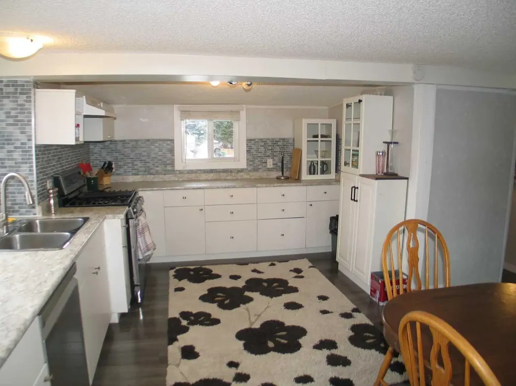3223 83 Street NW Calgary AB t3b 5n1