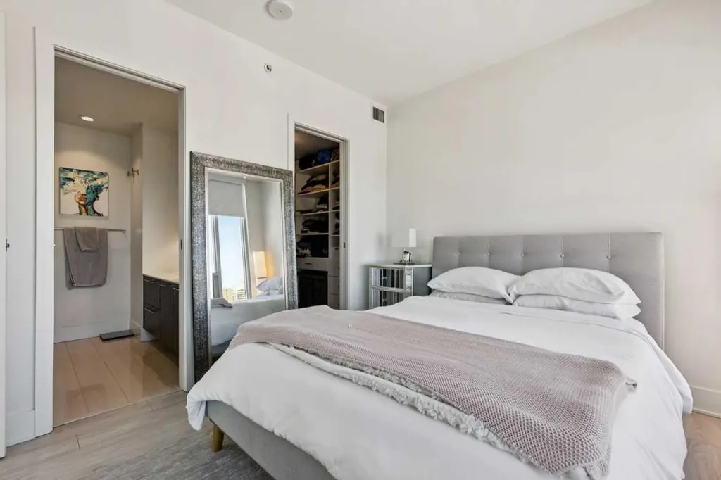 901 10 Avenue SW Calgary AB T2R0B5