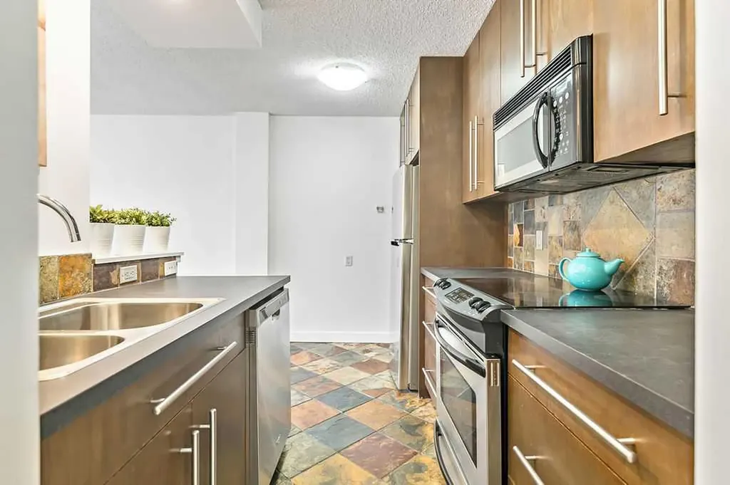 2220 16a Street W Calgary AB T2T 4K2