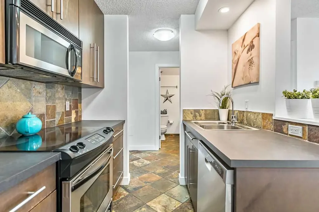 2220 16a Street W Calgary AB T2T 4K2