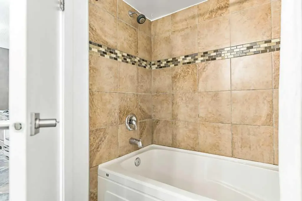 2220 16a Street W Calgary AB T2T 4K2