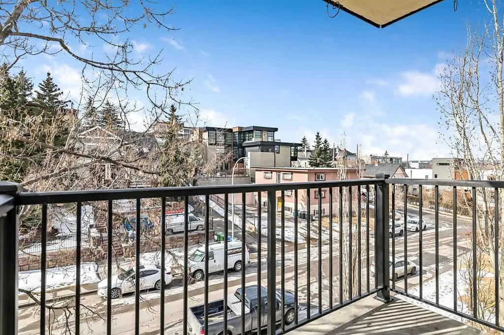 2220 16a Street W Calgary AB T2T 4K2