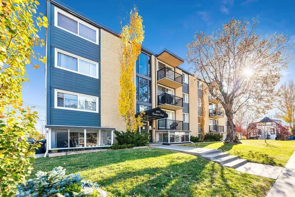 2220 16a Street W Calgary AB T2T 4K2