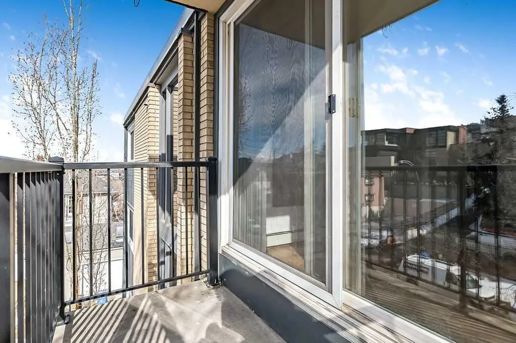 2220 16a Street W Calgary AB T2T 4K2