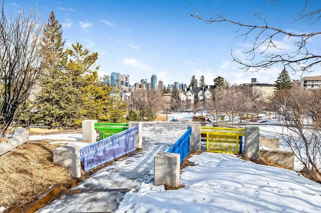 2220 16a Street W Calgary AB T2T 4K2
