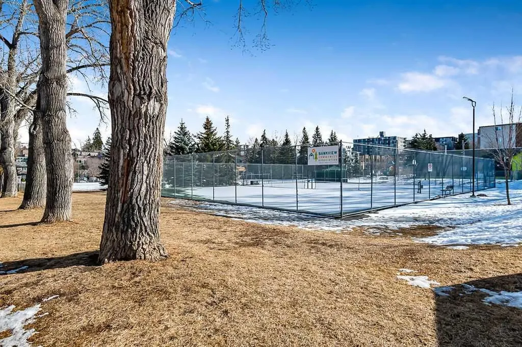 2220 16a Street W Calgary AB T2T 4K2
