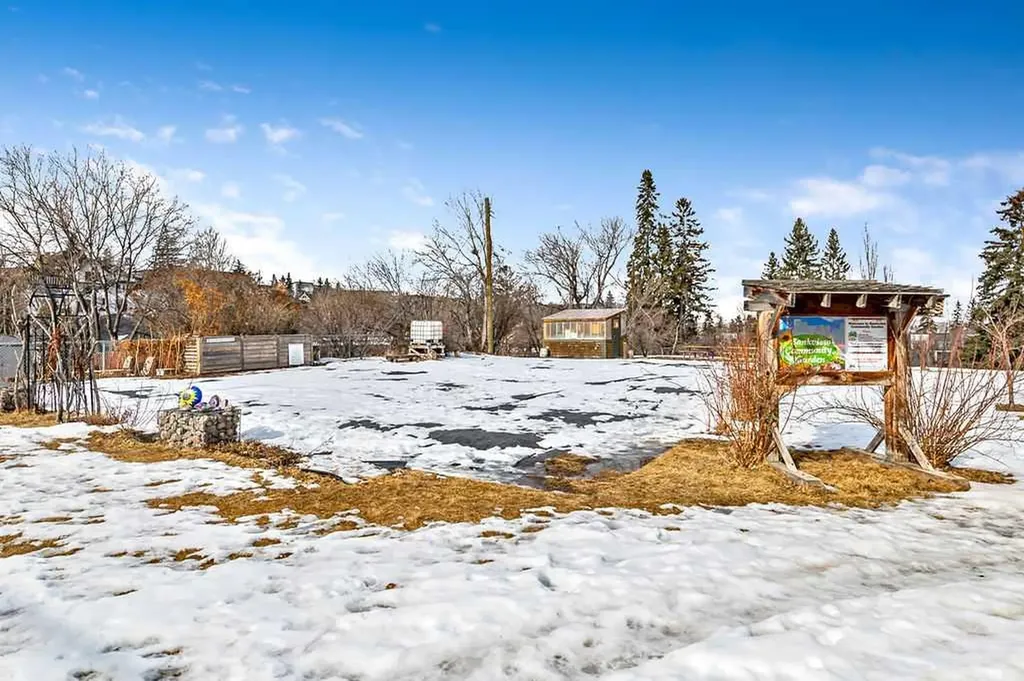 2220 16a Street W Calgary AB T2T 4K2