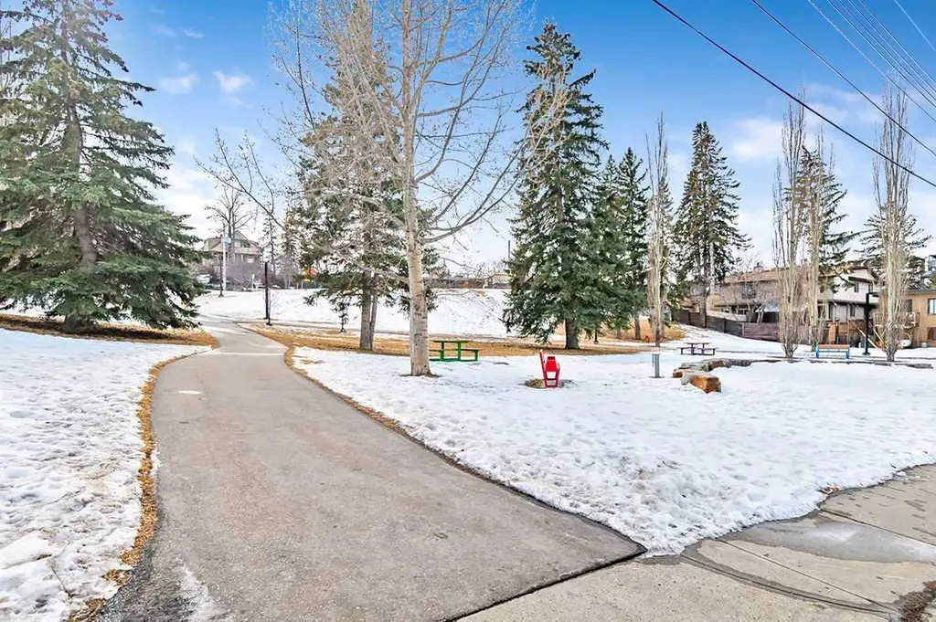 2220 16a Street W Calgary AB T2T 4K2