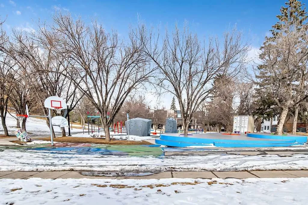 2220 16a Street W Calgary AB T2T 4K2