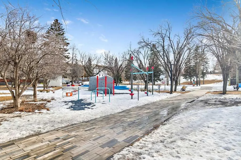 2220 16a Street W Calgary AB T2T 4K2