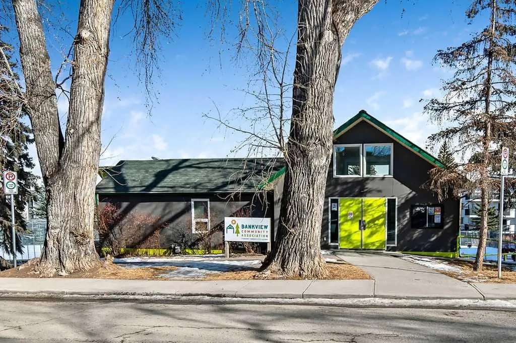 2220 16a Street W Calgary AB T2T 4K2