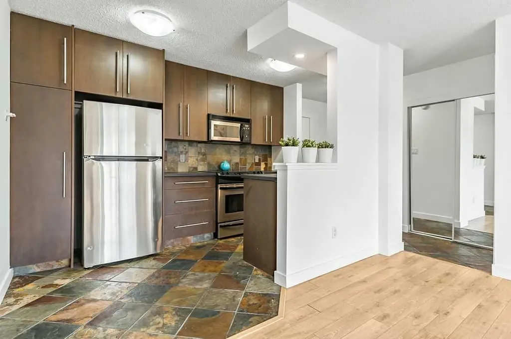 2220 16a Street W Calgary AB T2T 4K2