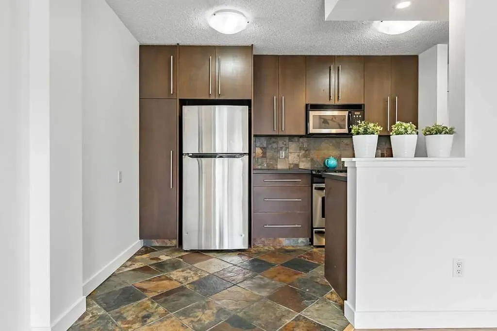 2220 16a Street W Calgary AB T2T 4K2