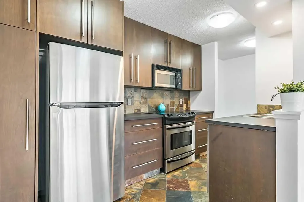 2220 16a Street W Calgary AB T2T 4K2
