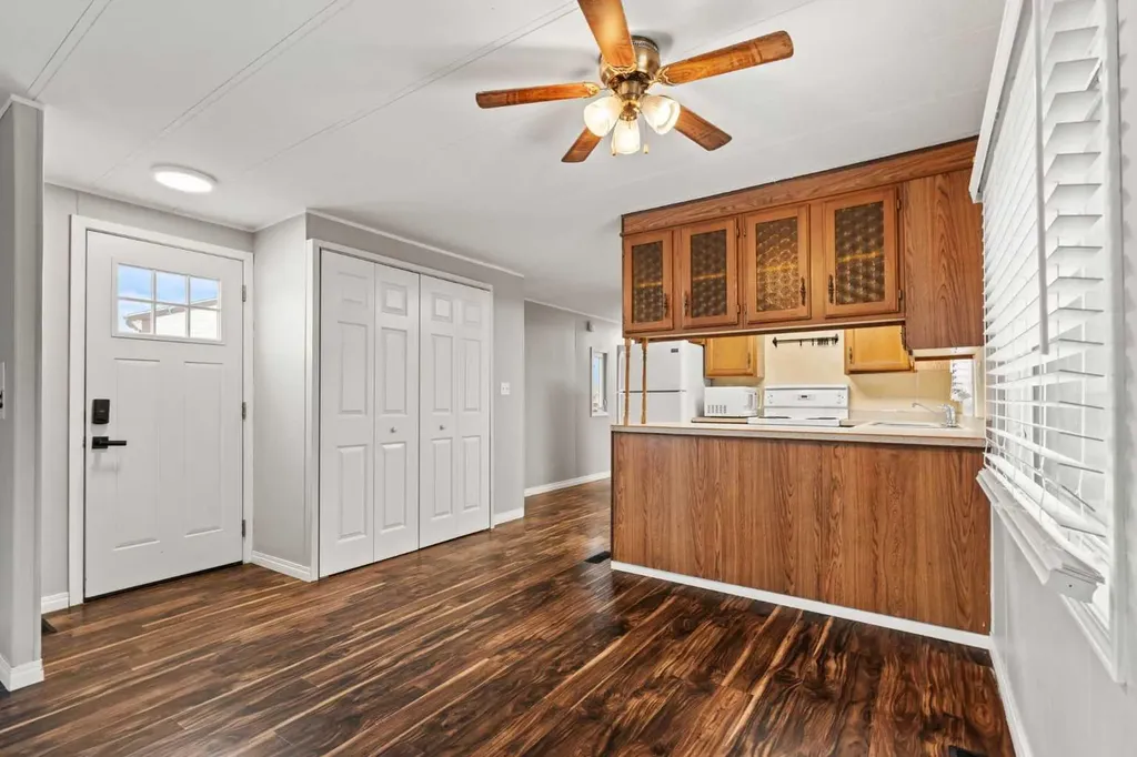 227 2 Avenue SE Diamond Valley AB T0L 0H0