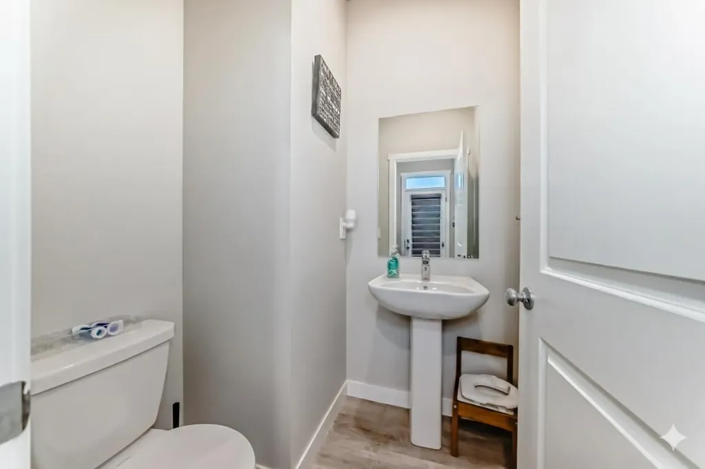 7468 202 Avenue SE Calgary AB T3S 0E7