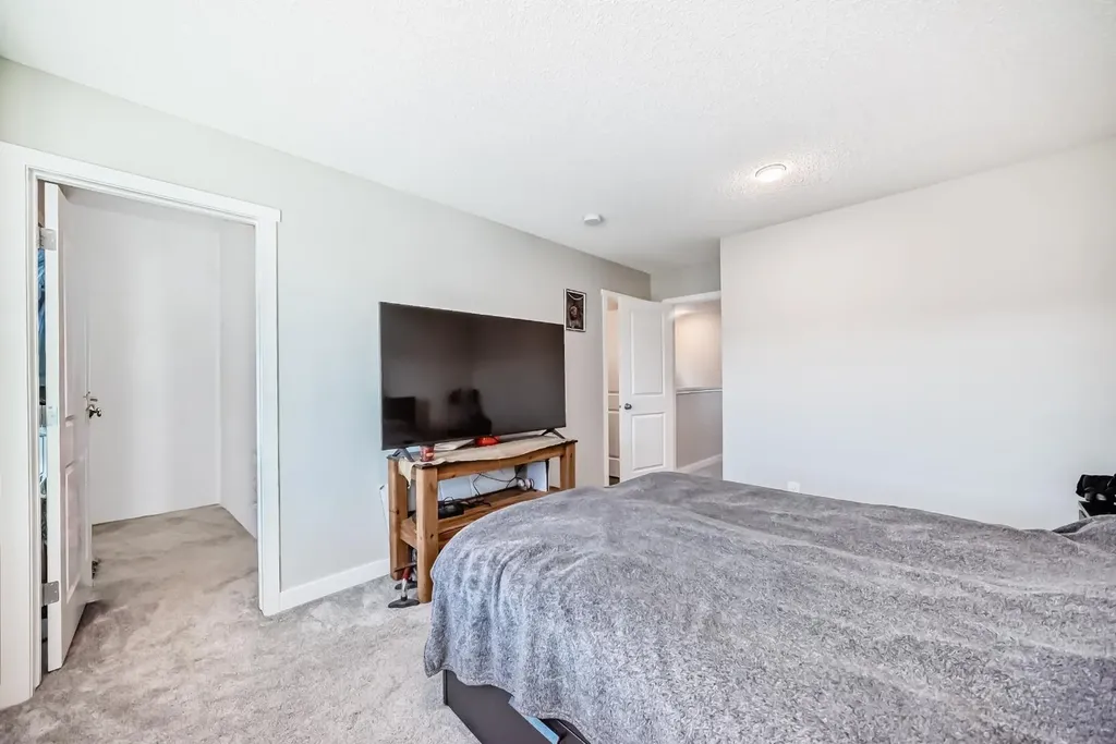 7468 202 Avenue SE Calgary AB T3S 0E7